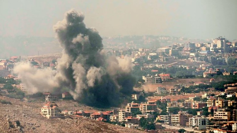VOA: Hezbollahut po i mbarojne fondet, ndersa Izraeli vazhdon bombardimet